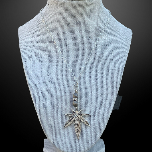 Silver chain & Leaf pendant